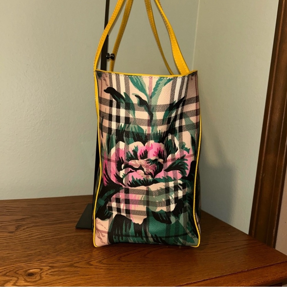 Burberry Haymarket Check Floral Print Canterbury Tote - Picture 2 of 7